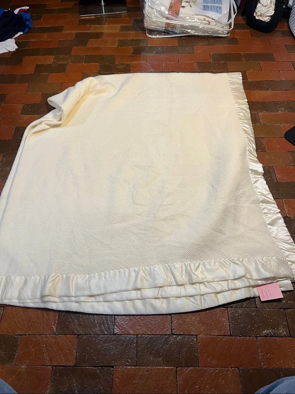 King size 105” X 97” buttery soft blanket with satin look edging 3379